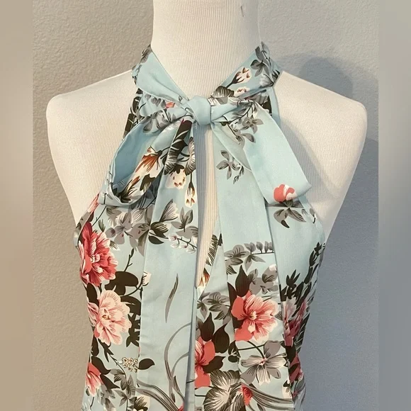 🛑**SOLD**Light green/blue mini, lightweight, halter dress with tie front - Picture 2 of 7